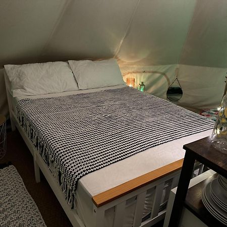 Spacious Bell Tent At Herigerbi Park Lincolnshire Villa Grantham Exterior foto