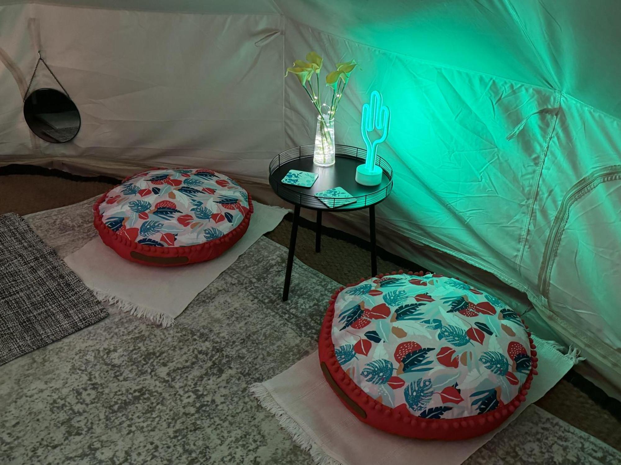 Spacious Bell Tent At Herigerbi Park Lincolnshire Villa Grantham Exterior foto